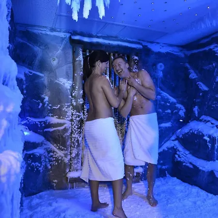 ホテル アム バダーシー グライナウ