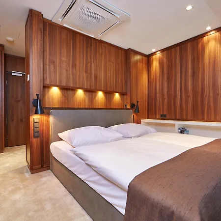 アム バダーシー ホテル 4*