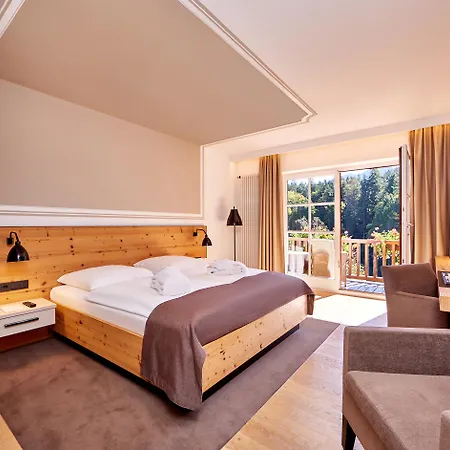 Hotel Am Badersee 4*