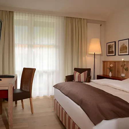 Hotell Am Badersee 4*