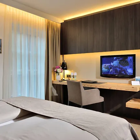 Hotel Am Badersee 4*